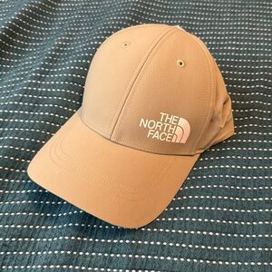 North face - green - women’s hat - brand new without tags